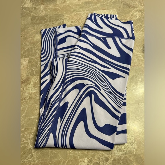 Balance Athletica Vitality Ascend High Waist Leggings Chrysalis Swirl Purple - Picture 3 of 5